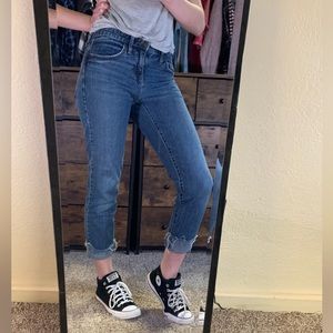 💛 (5/$25) Mid-rise Boyfriend Jeans